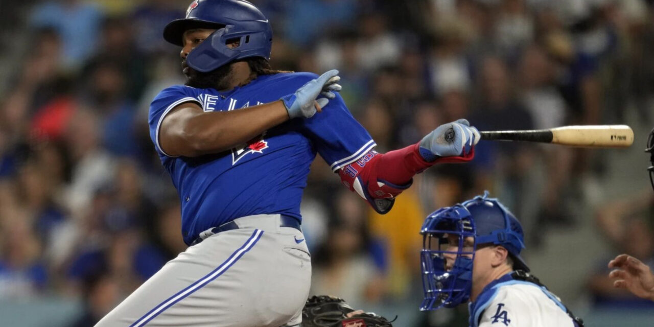 Varsho firma doble clave para triunfo de Azulejos sobre Dodgers en el 11mo