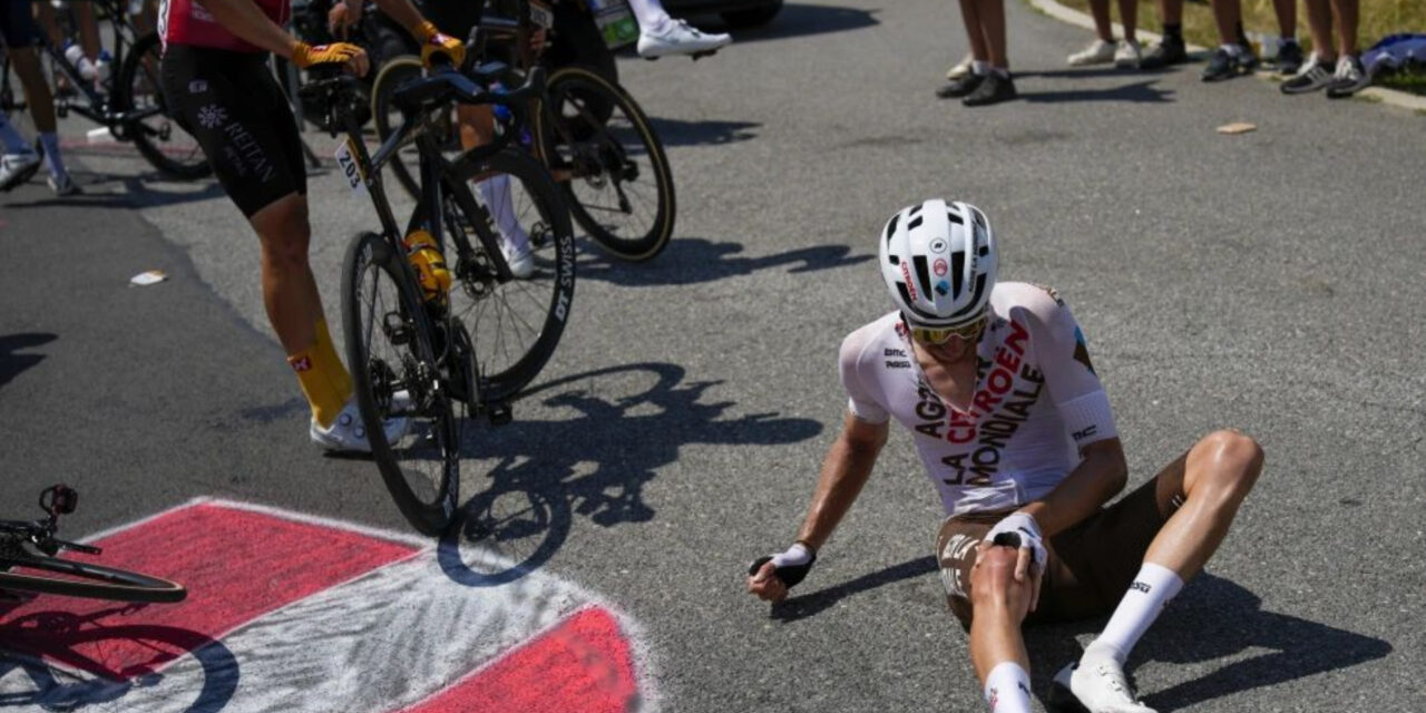 El Tour pide a los aficionados que se comporten, después de que un seguidor provocara un accidente