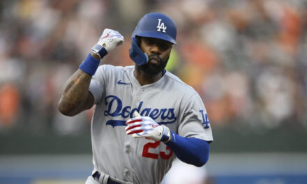 Heyward conecta jonrón de 3 carreras; Dodgers apalean 10-3 a Orioles