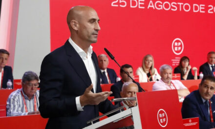 FIFA suspende al presidente de Federación Española por 90 días tras beso a futbolista en el Mundial