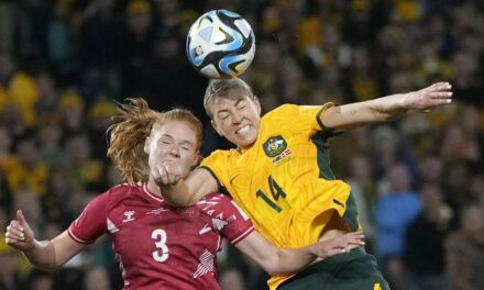 Australia doblega 2-0 a Dinamarca y accede a cuartos del Mundial femenino