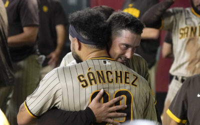 Padres salen de mala racha; doblegan 10-5 a Diamondbacks