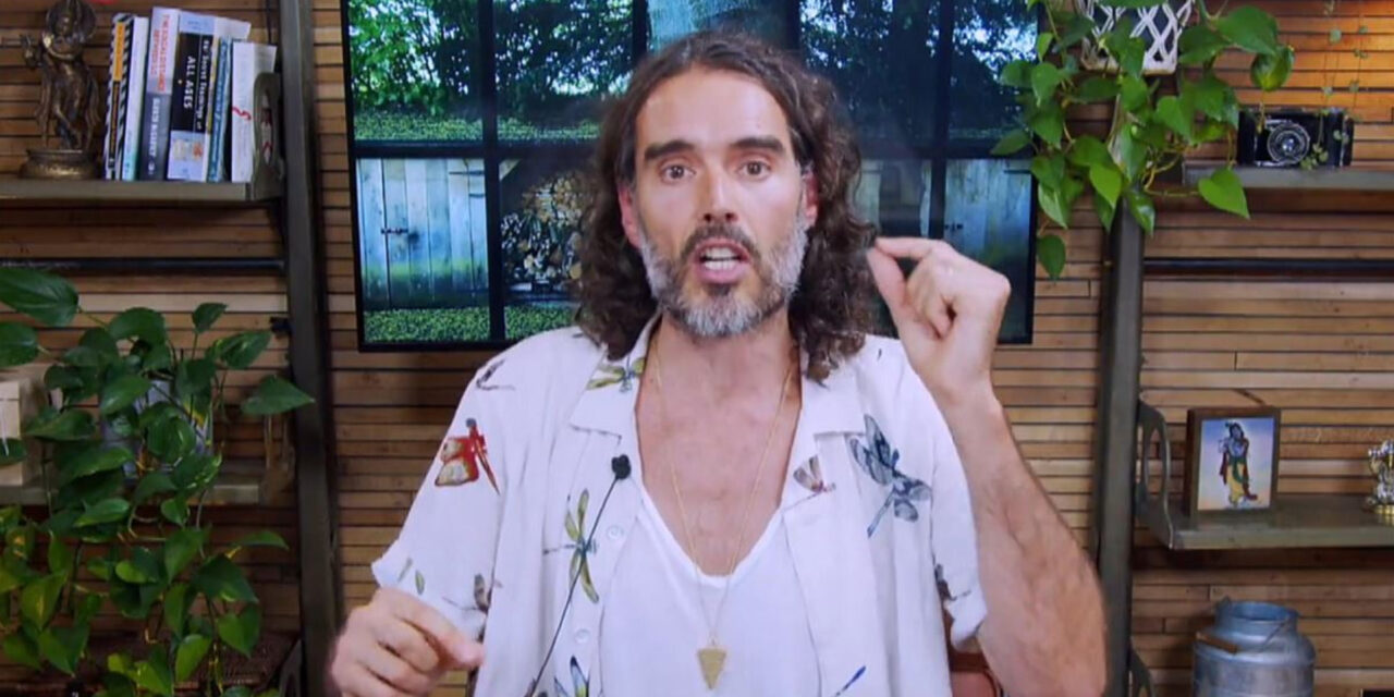 YouTube suspende cuenta de Russell Brand tras acusaciones de abuso sexual