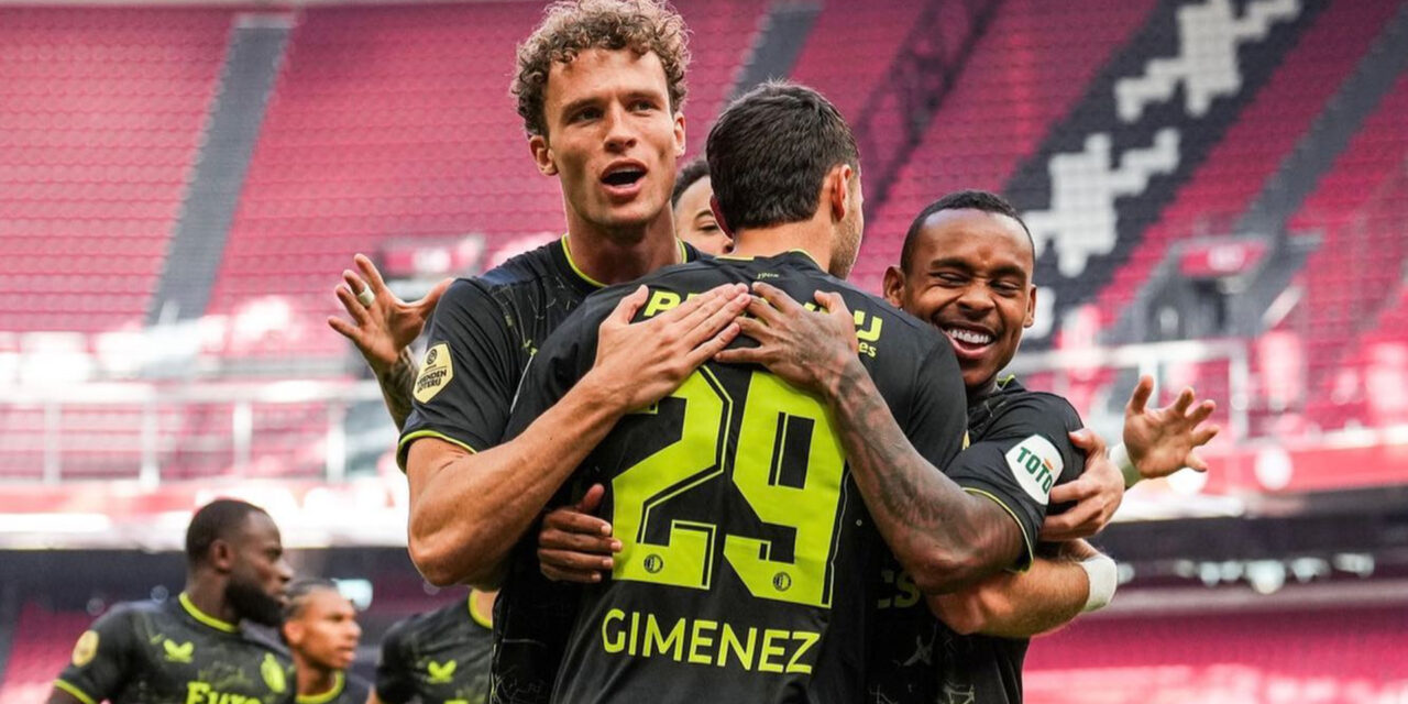 Santi Giménez anotó hat-trick frente al Ajax