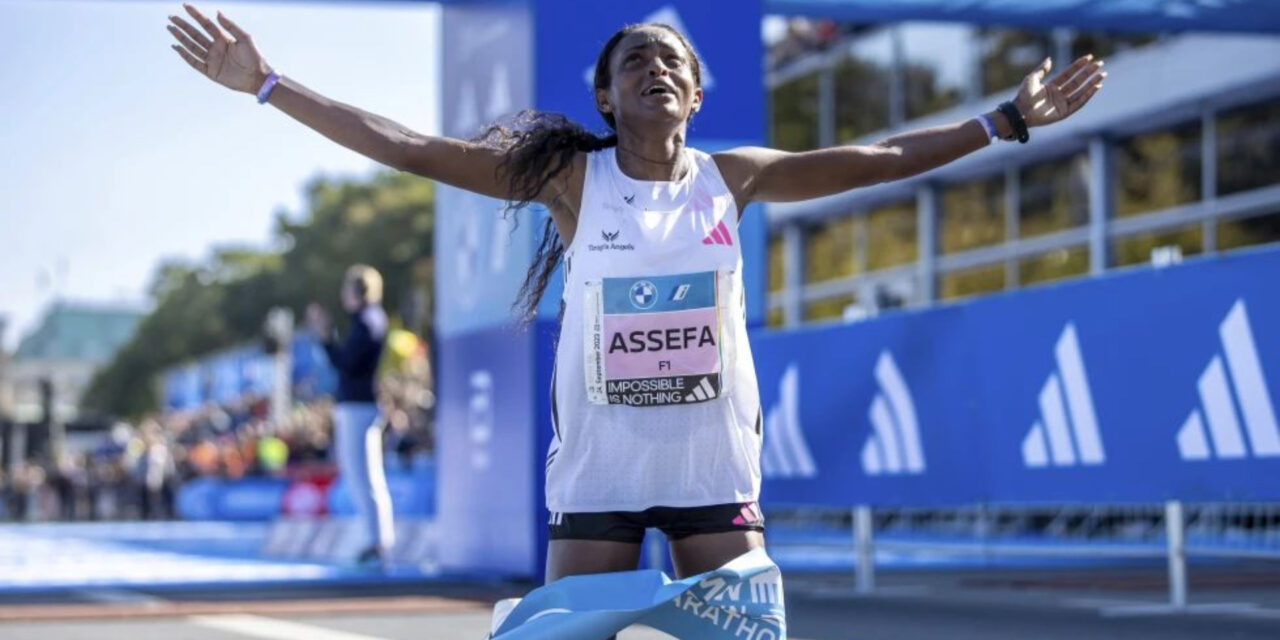 Tigst Assefa destroza récord mundial del maratón femenino al ganar por más de 2 minutos en Berlín