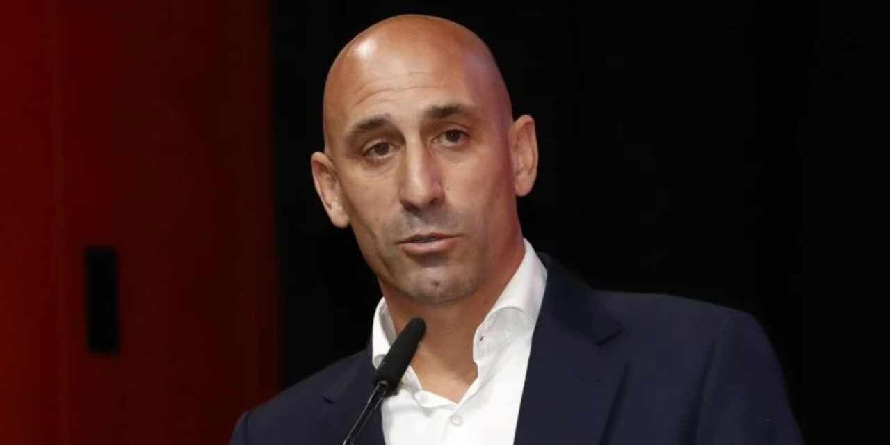 Luis Rubiales dimite a presidencia de federación española tras el escándalo del beso a Hermoso