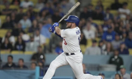 Hit de Muncy en la 9na da a Dodgers victoria de 3-2 sobre Tigres