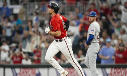 Braves aseguran ventaja de locales en los playoffs; barren a Cubs