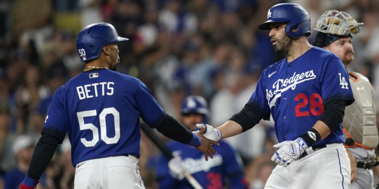 Martinez pega 2 jonrones y Dodgers aplastan a Rodríguez y a los Tigres 8-3