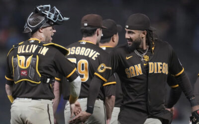 Padres mantienen vivas esperanzas de playoffs; vencen a Gigantes en 10 innings