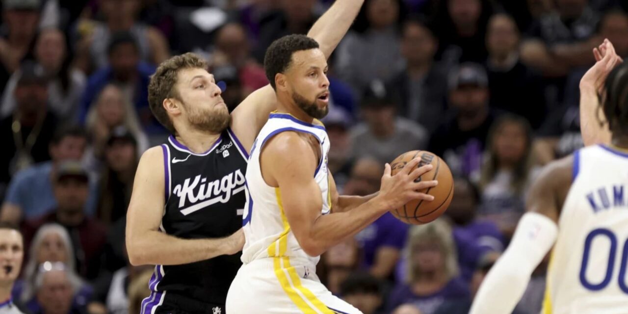 Curry brilla con 41 puntos; Warriors vencen 122-114 a Kings en revancha de playoffs