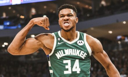 Giannis Antetokounmpo anuncia en redes sociales extensión de contrato con los Bucks