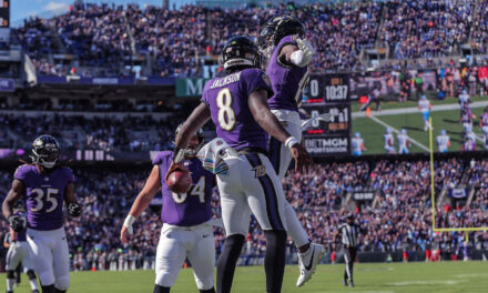 Ravens aplastan 38-6 a Lions, con un Lamar Jackson casi perfecto