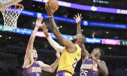 LeBron enciende ataque de Lakers en el 4to periodo para vencer 100-95 a Suns