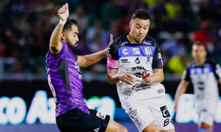 Mazatlán aplastó a Gallos