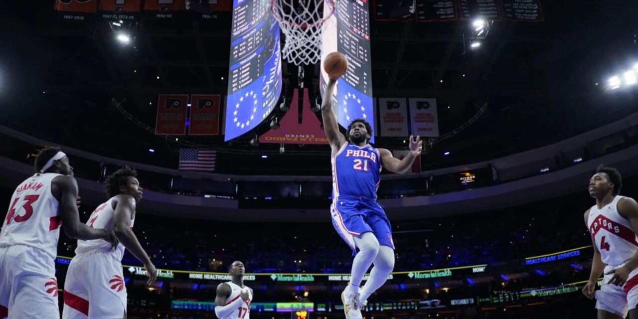 Embiid anota 28 puntos; 76ers doblegan 114-99 a Raptors