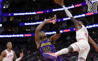 Green anota 28 puntos en 3 periodos; Rockets apalean a Lakers 128-94