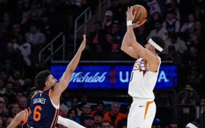 Booker clava triple faltando 1,7 segundos, Suns superan a Knicks 116-113 para hilar su 7ma victoria