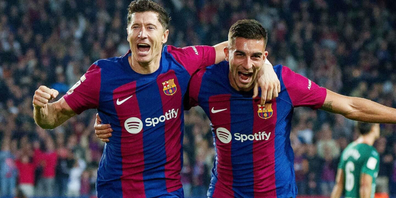 Lewandowski marca un doblete en la remontada del Barcelona 2-1 ante el Alavés