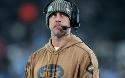 Rodgers decidirá si juega esta temporada o no, asegura el entrenador de los Jets Robert Saleh