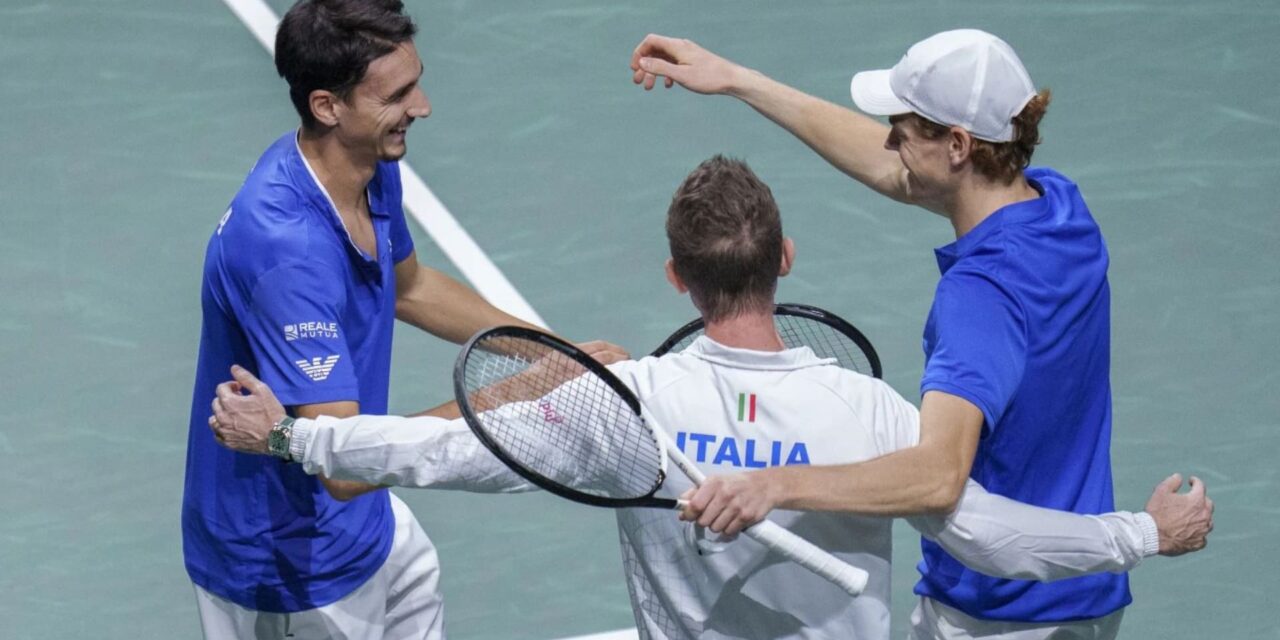 Sinner consigue 2 triunfos seguidos ante Djokovic y lleva a Italia a la final de la Copa Davis