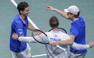 Sinner consigue 2 triunfos seguidos ante Djokovic y lleva a Italia a la final de la Copa Davis