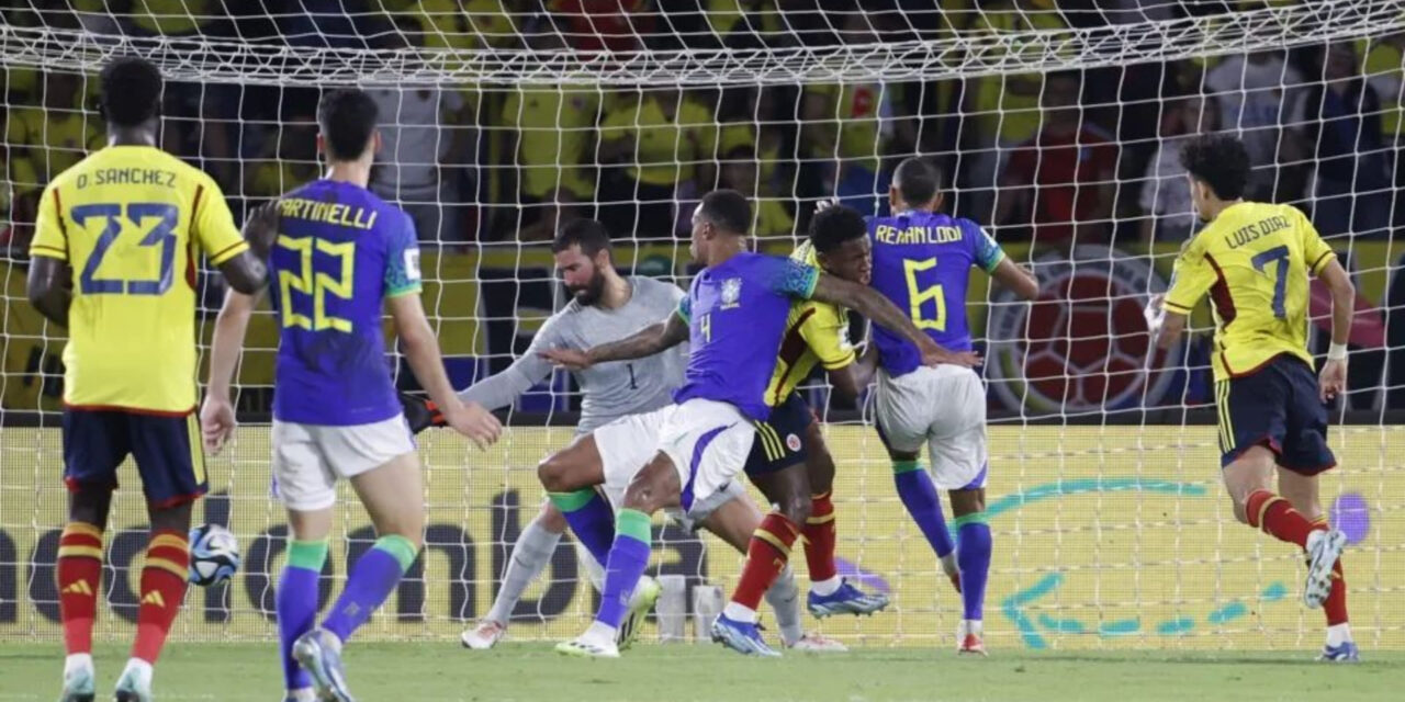 Un doblete de Díaz le permite a Colombia remontar y vencer a Brasil