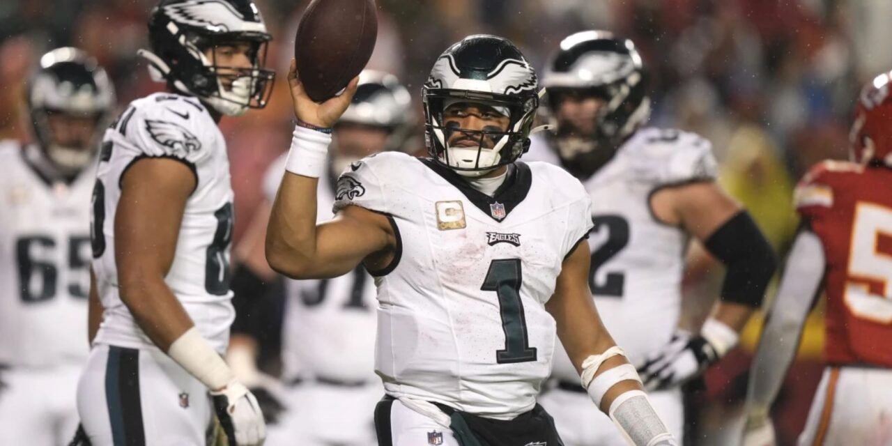 Eagles cobran revancha del Super Bowl ante Chiefs