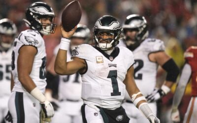 Eagles cobran revancha del Super Bowl ante Chiefs