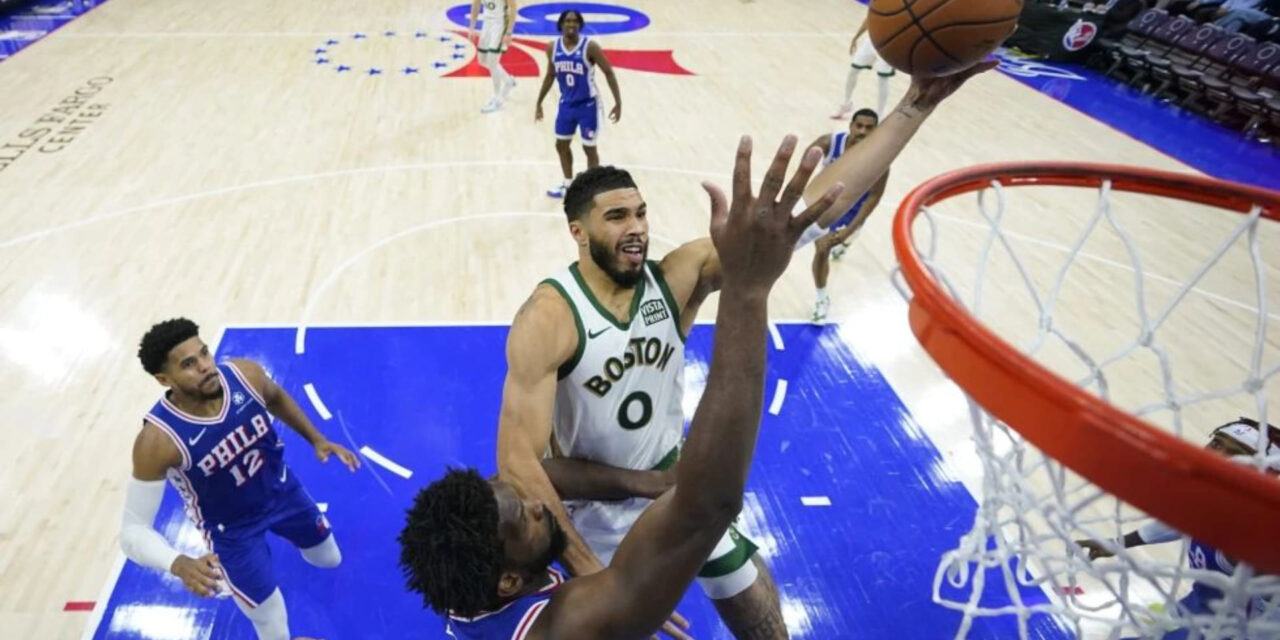 White y Tatum guían a diezmados Celtics a victoria sobre 76ers