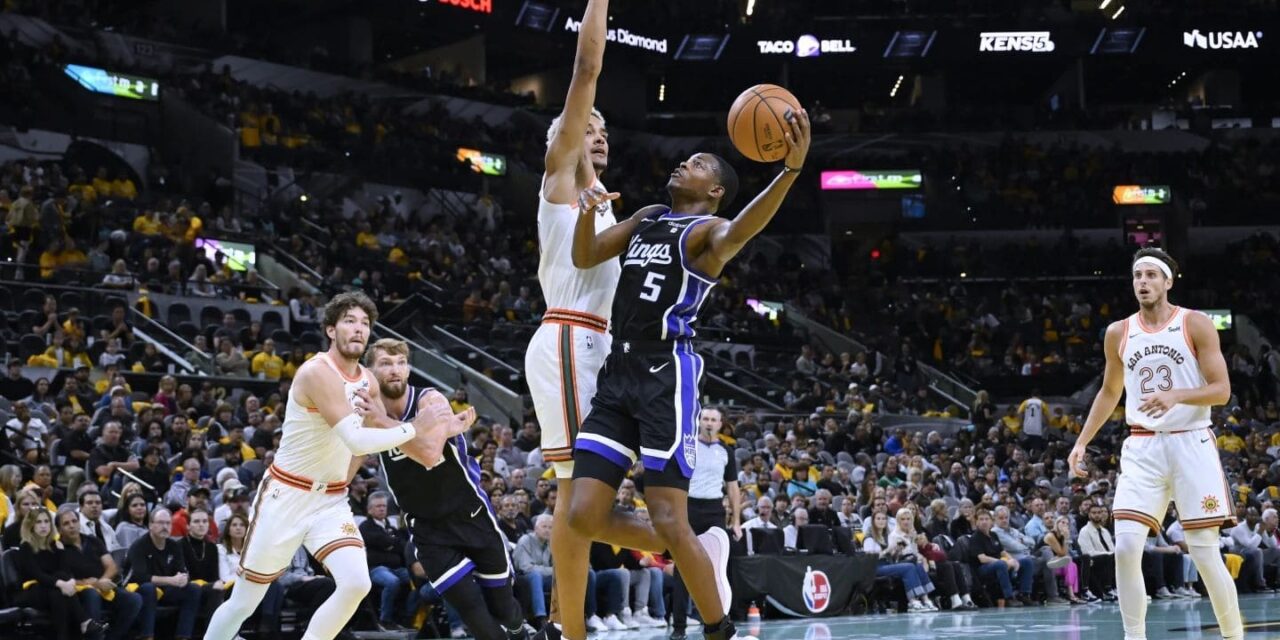 Con 43 puntos, Fox guía a Kings a triunfo 129-120 sobre Wembanyama y Spurs