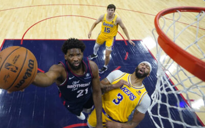 Sexto triple doble de Joel Embiid en su carrera ayuda a 76ers a arrollar a Lakers 138-94