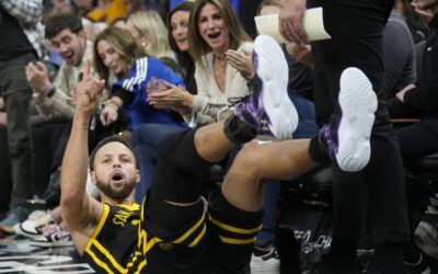 Curry sigue imponiendo récords; Warriors superan 121-116 a Rockets
