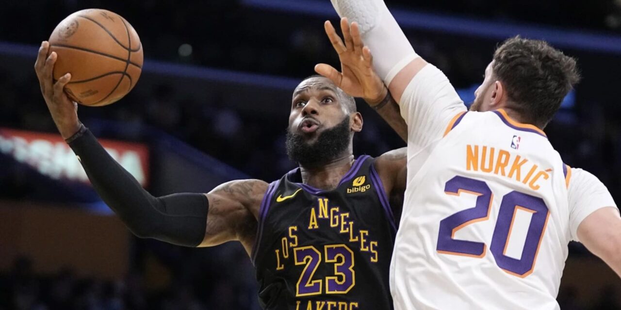 LeBron James lidera triunfo de Lakers ante Suns; enfrentarán a Pelicans en semis de la Copa NBA