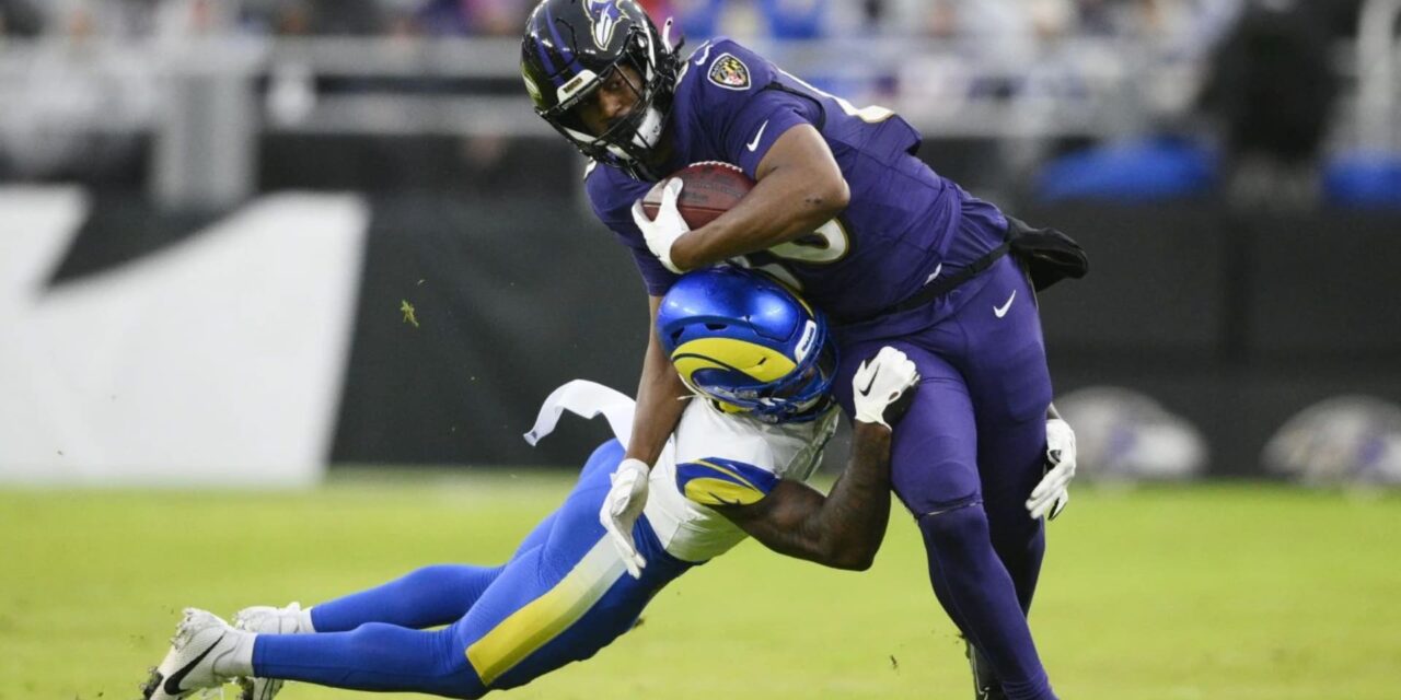 Wallace regresa despeje y anota en tiempo extra; Ravens superan 37-31 a Rams