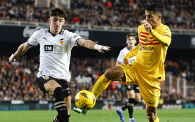 Guillamón castiga al Barcelona y rescata un punto para el Valencia