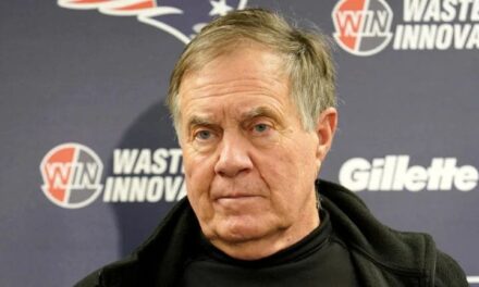 Bill Belichick se niega a hablar sobre futuro con los Patriots; se enfoca en juego ante Chiefs
