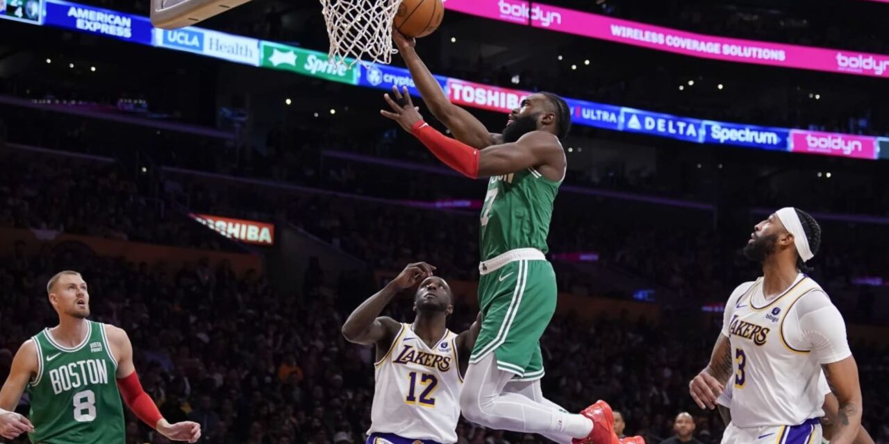 Celtics vencen por primera vez a los Lakers en el Día de Navidad