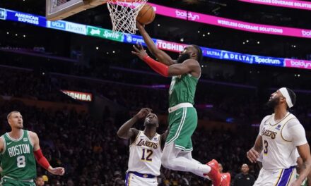 Celtics vencen por primera vez a los Lakers en el Día de Navidad