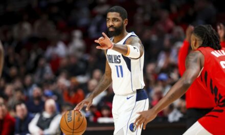 Irving se lesiona un pie y Doncic guía a Mavericks a triunfo sobre Blazers