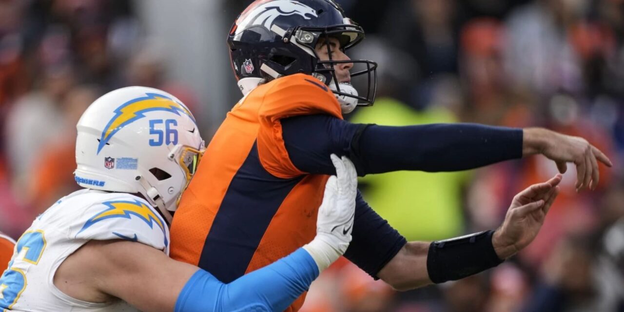 Broncos se apoyan en su defensiva para ganar 16-9 a Chargers, en debut de Stidham en lugar de Wilson