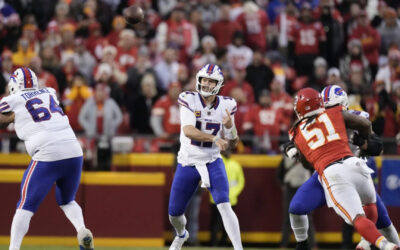 Con gol de campo tardío y ayuda de castigos de los Chiefs, los Bills se imponen 20-17