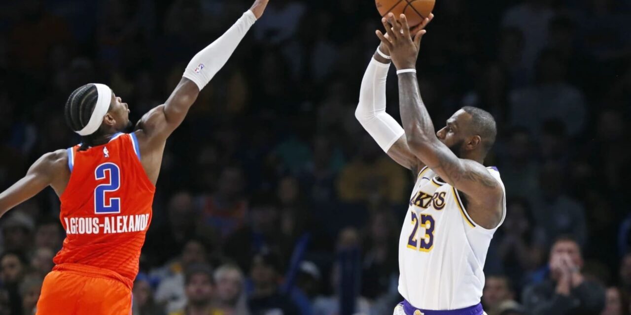 Lebron James logra 40 puntos, su mayor cifra en la campaña; Lakers cortan mala racha