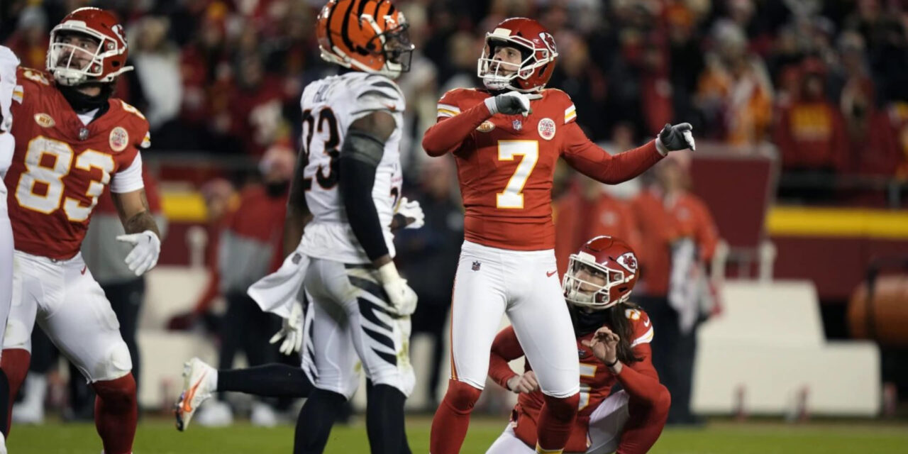 Butker atina 6 goles de campo; Chiefs ganan título del Oeste de la AFC, al vencer a Bengals, 25-17