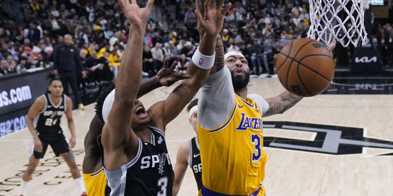 Davis ayuda a que Lakers derroten a Spurs pese a ausencia de LeBron