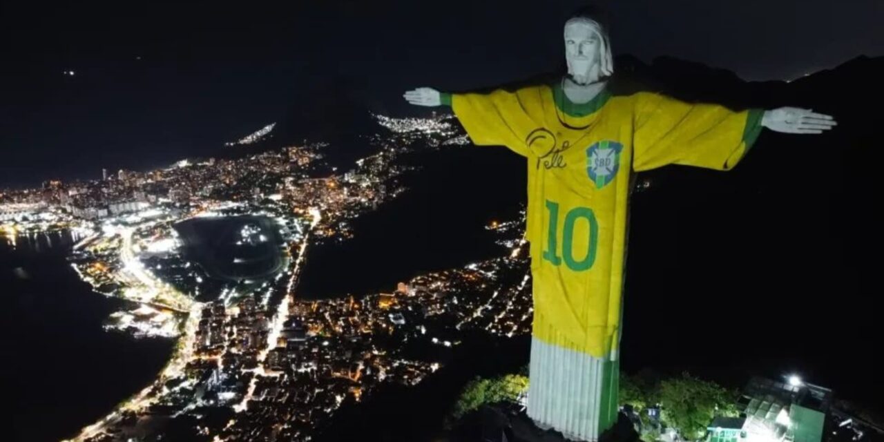 El Papa dice que la memoria de Pelé permanece indeleble, en homenaje en el Cristo Redentor