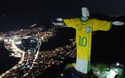 El Papa dice que la memoria de Pelé permanece indeleble, en homenaje en el Cristo Redentor