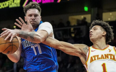 Doncic fija récord de franquicia con 73 puntos, y Mavericks superan a Hawks, 148-143
