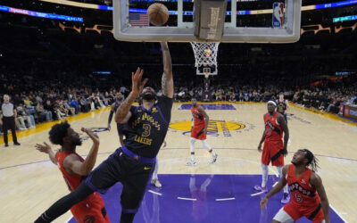 Con 41 puntos de Davis, Lakers superan a Raptors