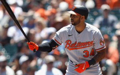 Angels llegan a un acuerdo con el jardinero Aaron Hicks